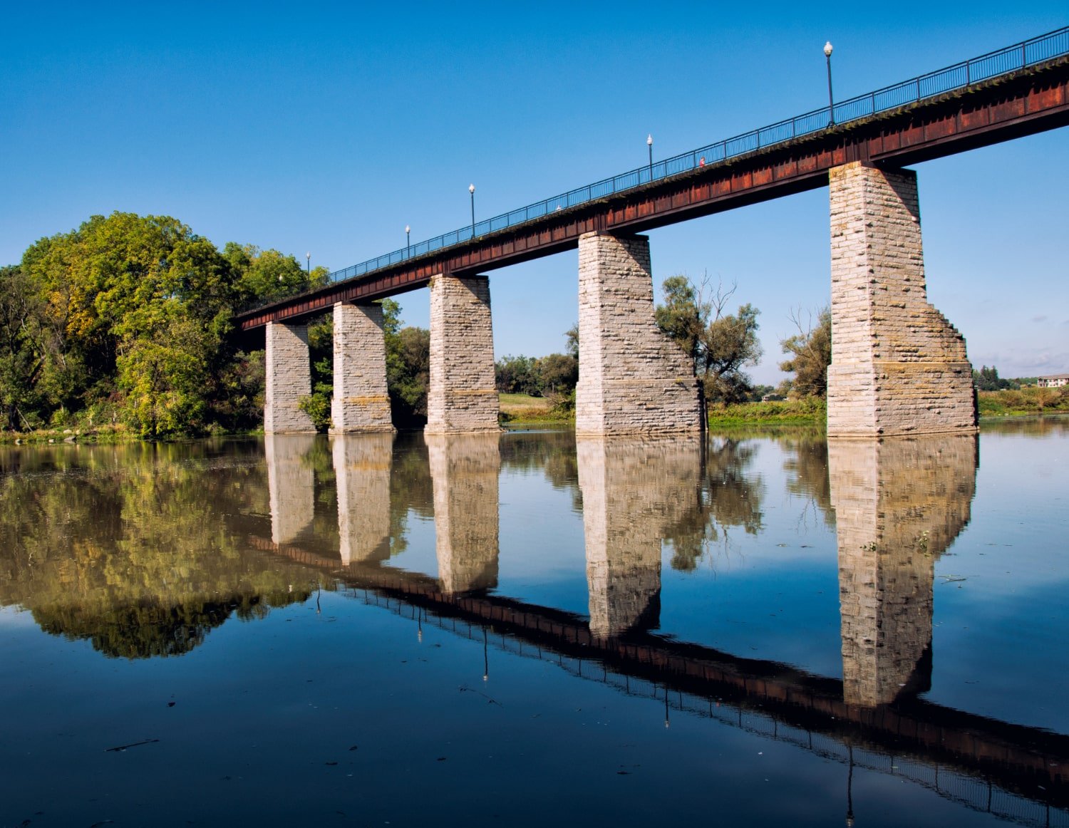 La Ingeniería de los Puentes: de la Antigüedad al Futuro Inteligente
