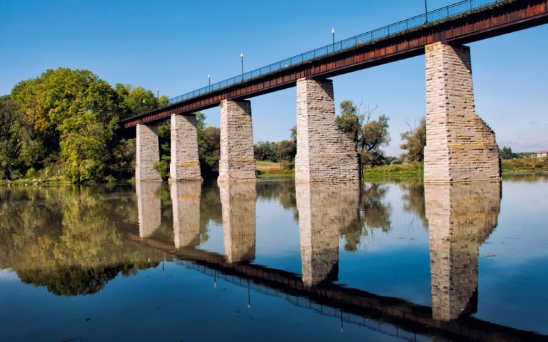 La Ingeniería de los Puentes: de la Antigüedad al Futuro Inteligente